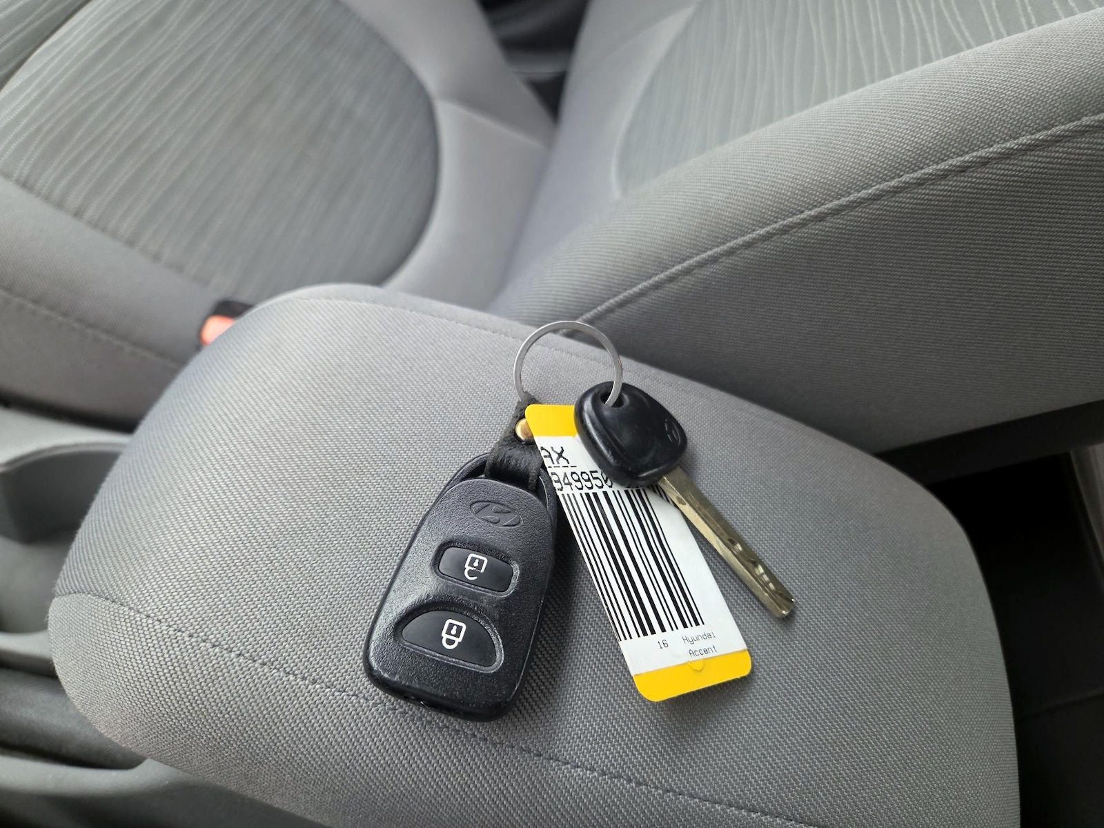 2016 Hyundai Accent SE - Photo 22
