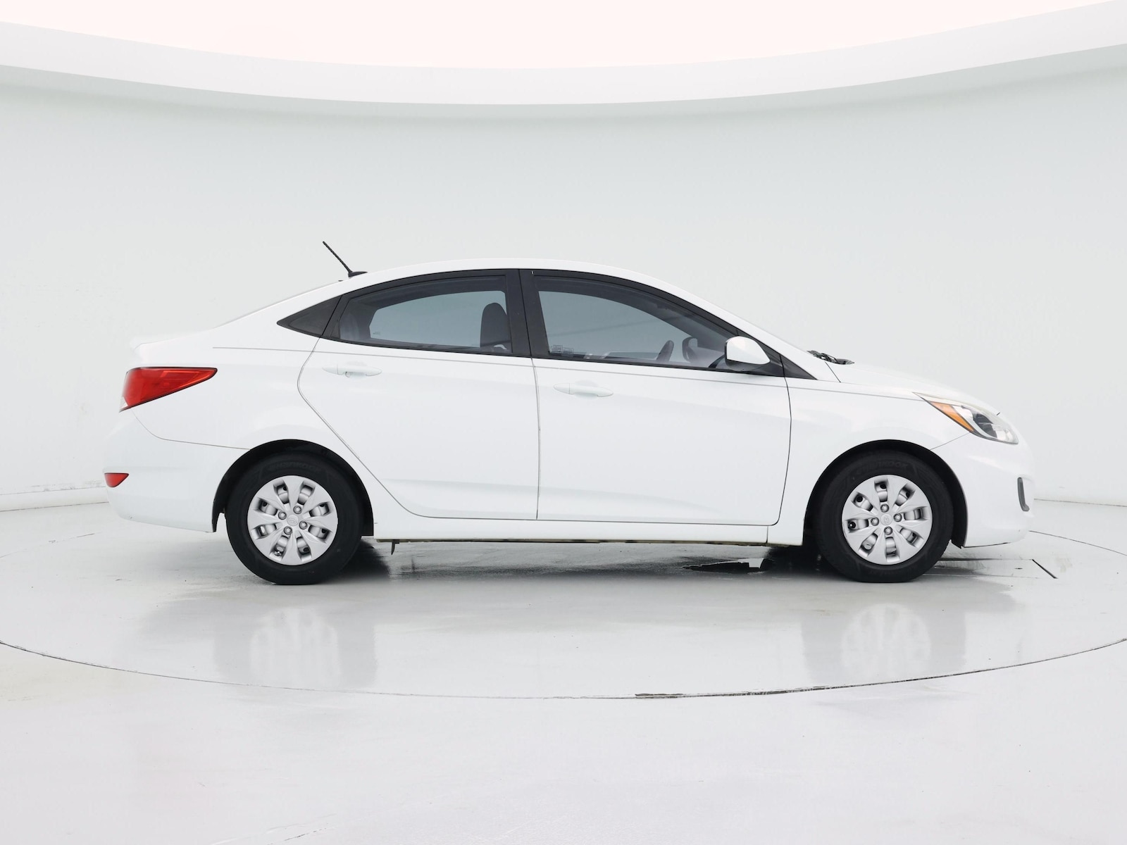 2016 Hyundai Accent SE - Photo 8