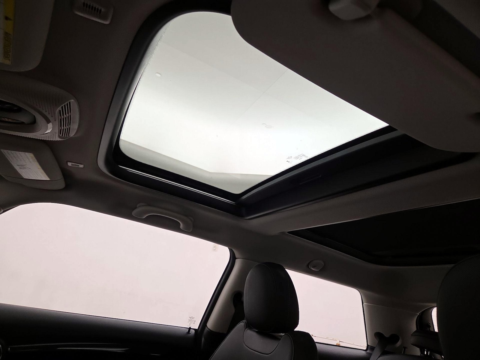 Panoramic Sunroof & Skylight(s)