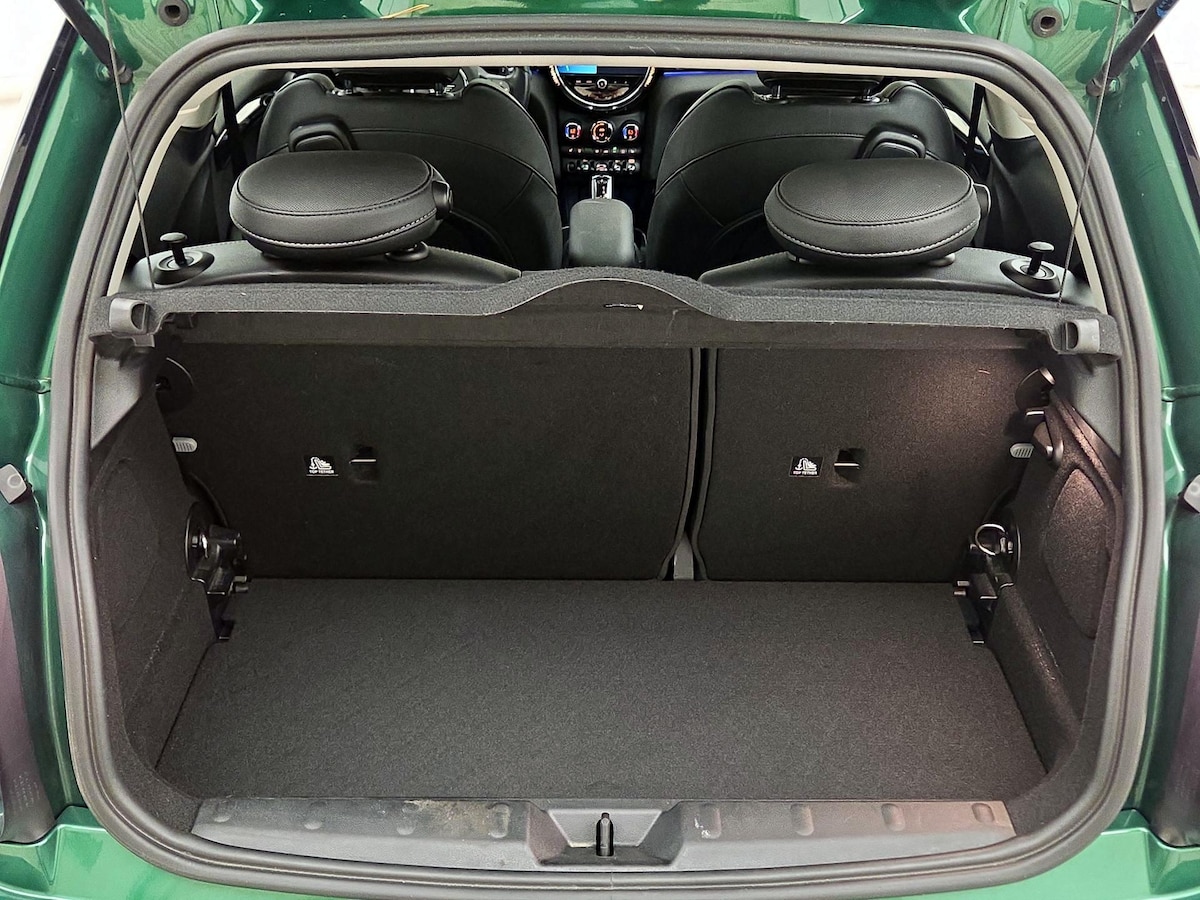 Trunk/Cargo (Seats Up)