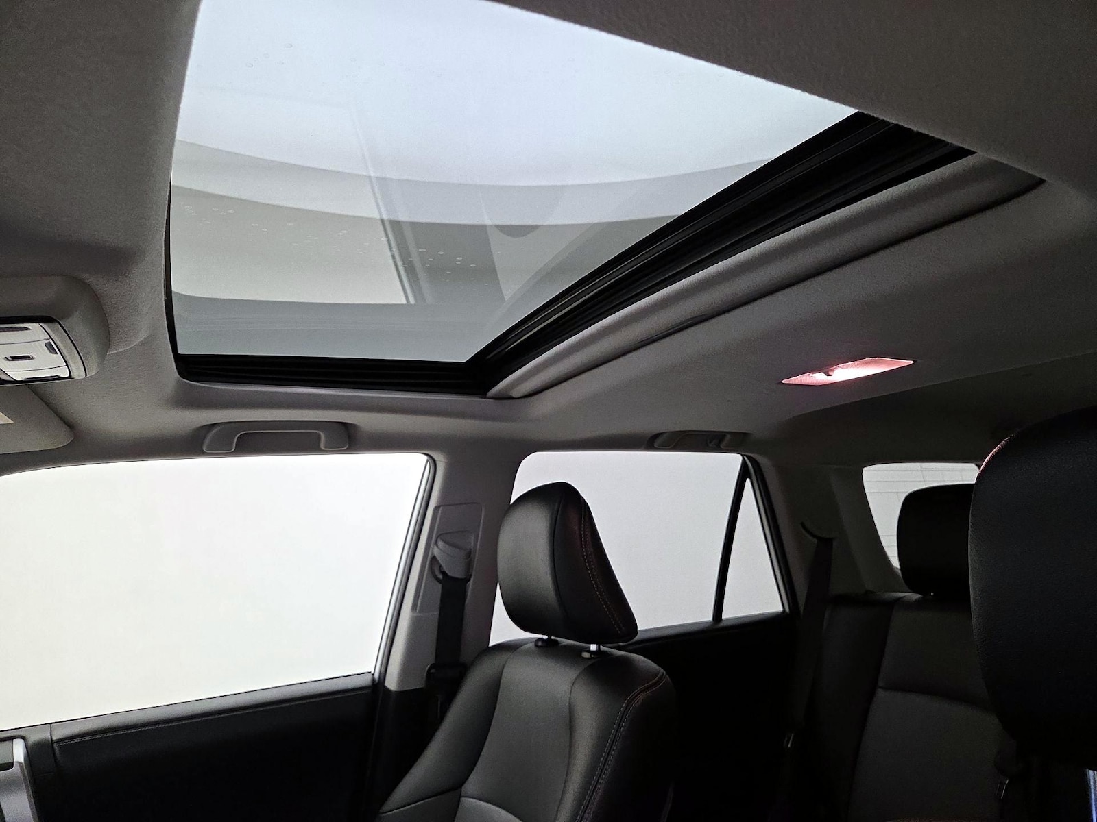Sunroof(s) & Overhead Airbags