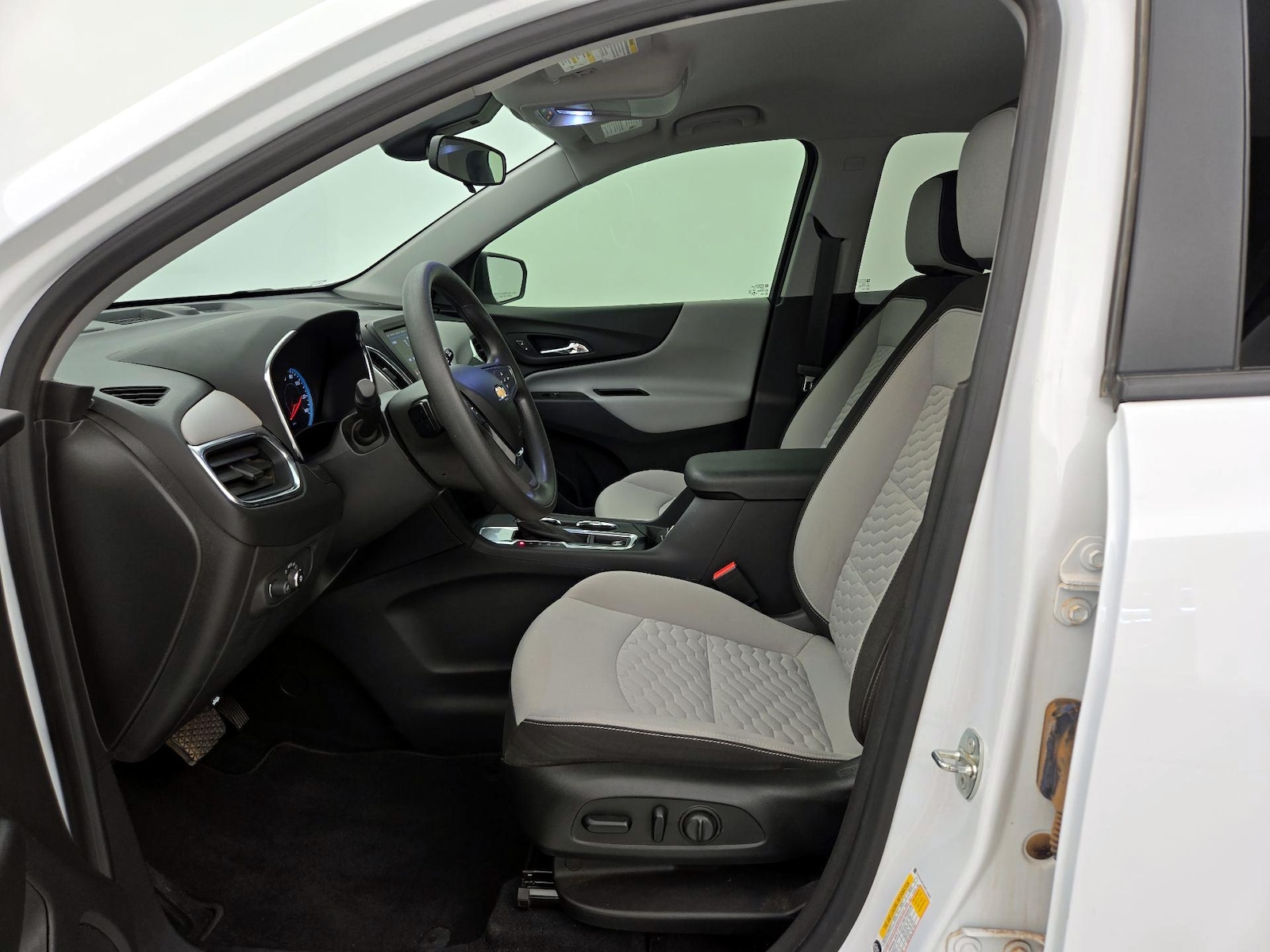 2021 Chevrolet Equinox LS - Photo 10