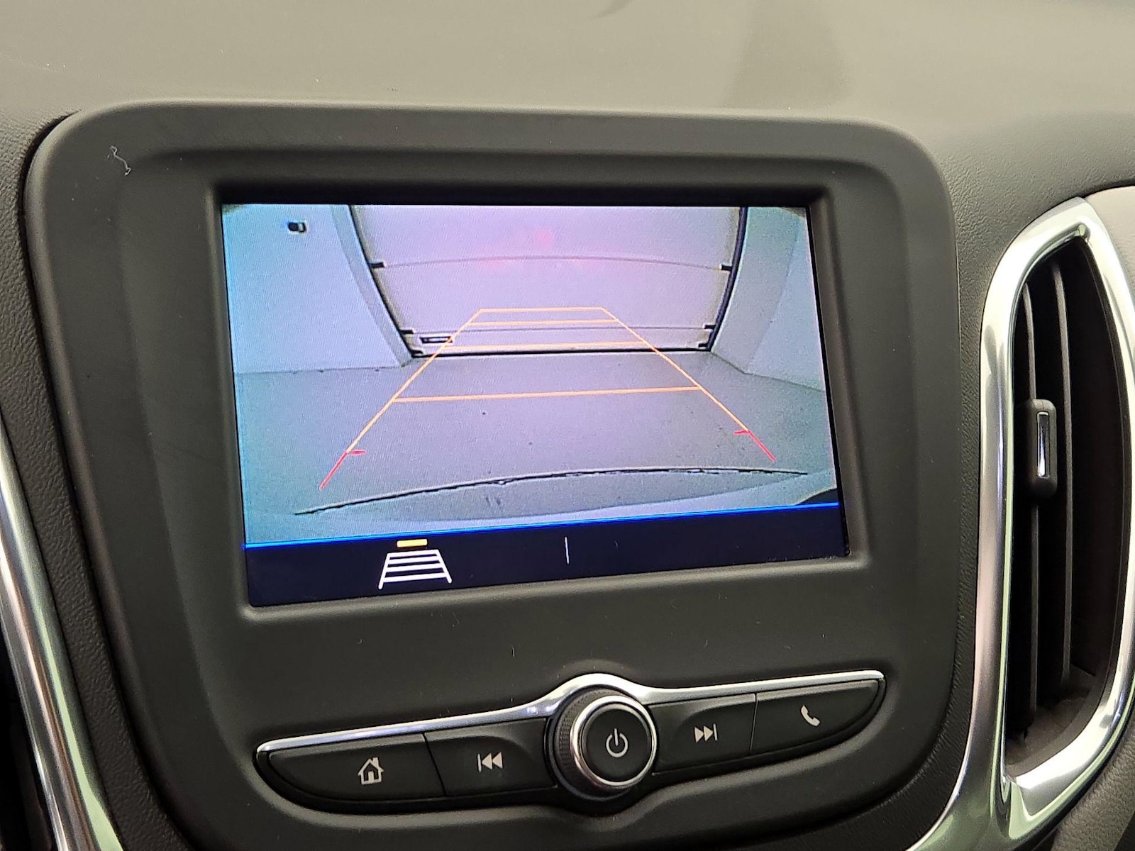 2021 Chevrolet Equinox LS - Photo 13