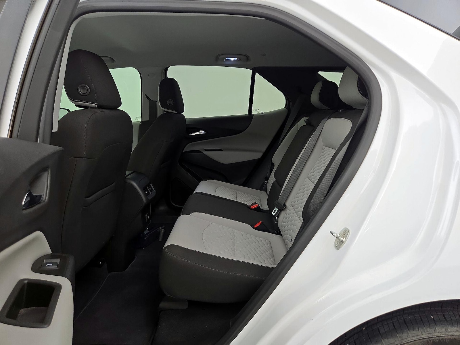 2021 Chevrolet Equinox LS - Photo 18