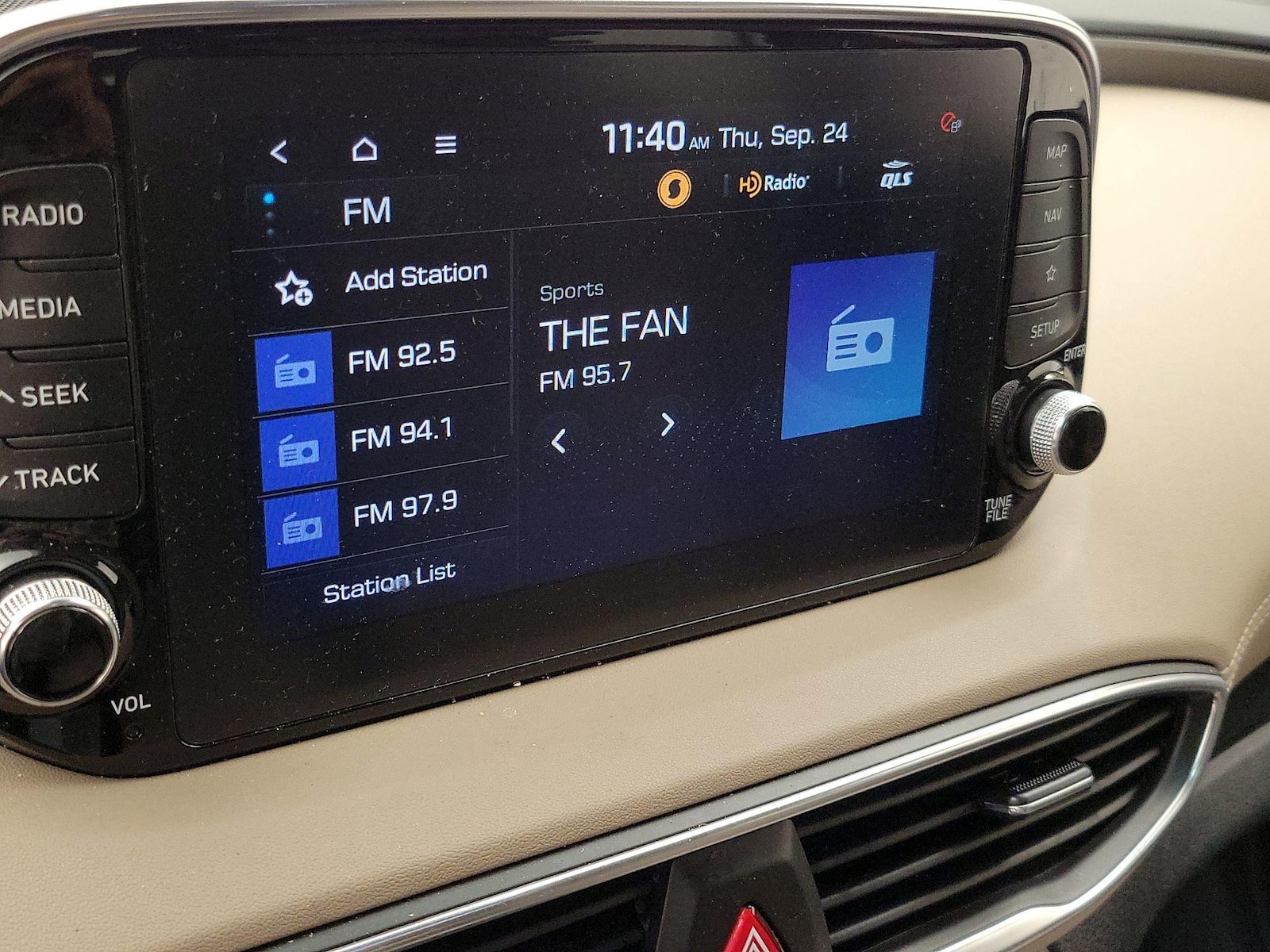 2020 Hyundai Santa Fe Limited - Photo 17
