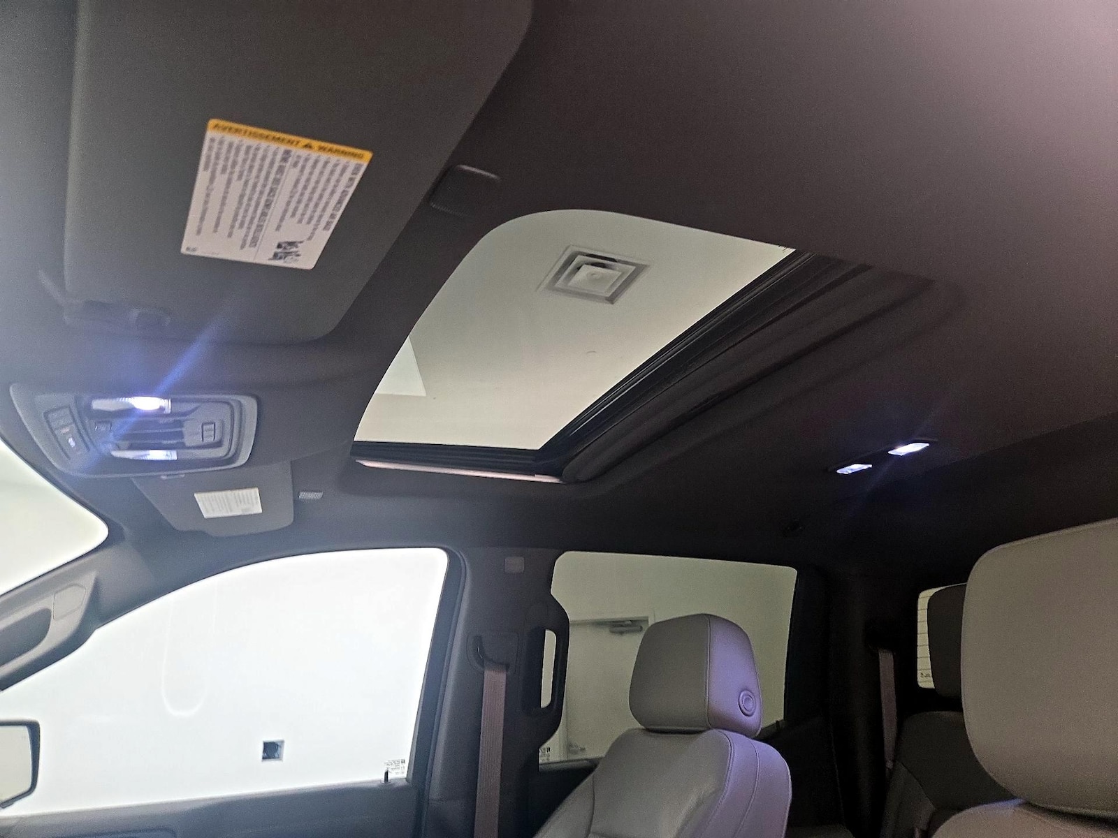 Sunroof(s) & Overhead Airbags