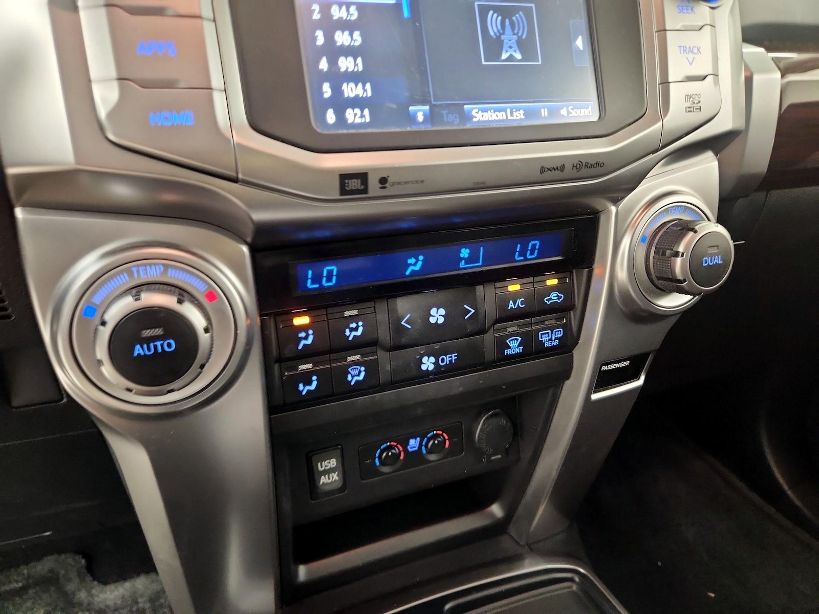 2017 Toyota 4Runner Limited - Photo 18