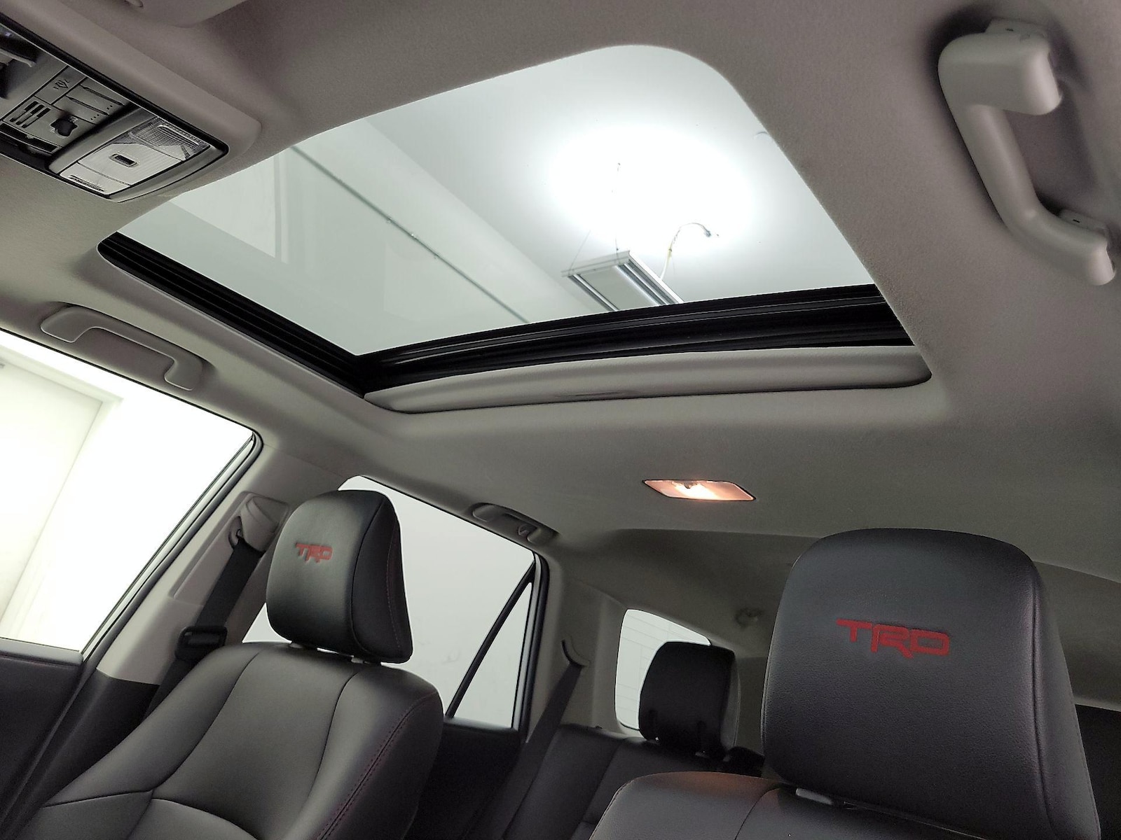Sunroof(s) & Overhead Airbags