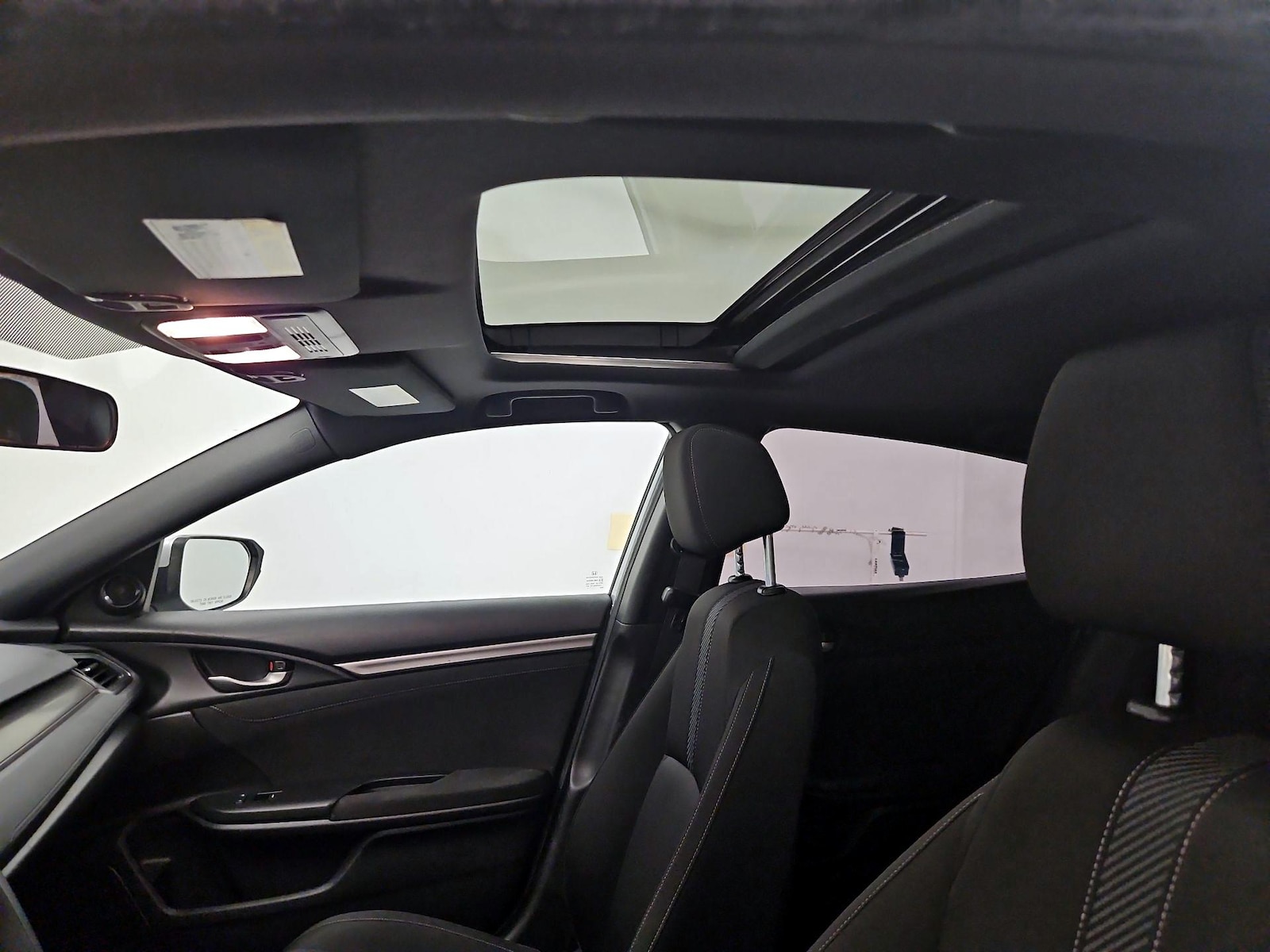Sunroof(s) & Overhead Airbags
