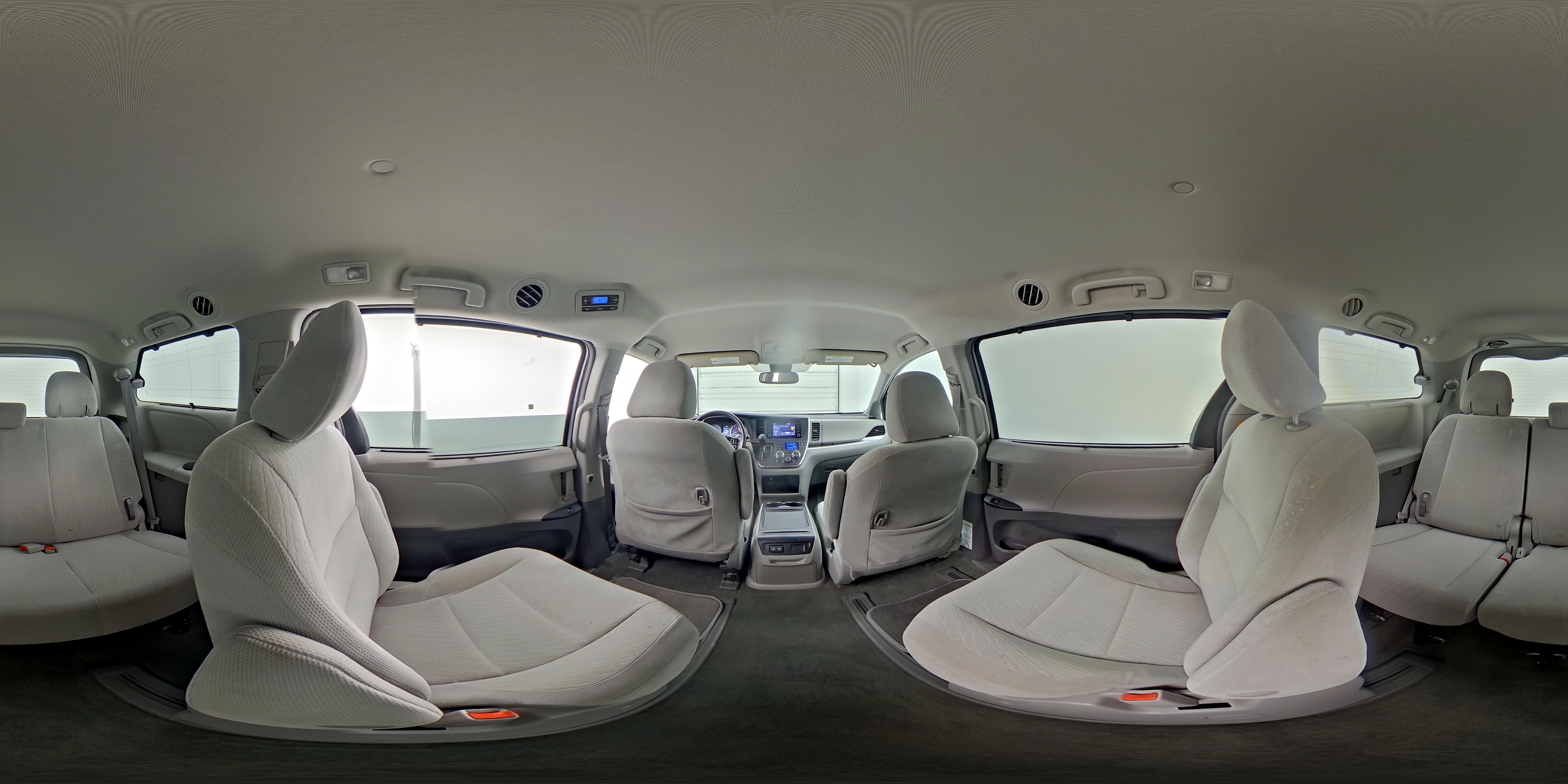2018 Toyota Sienna LE - Photo 27