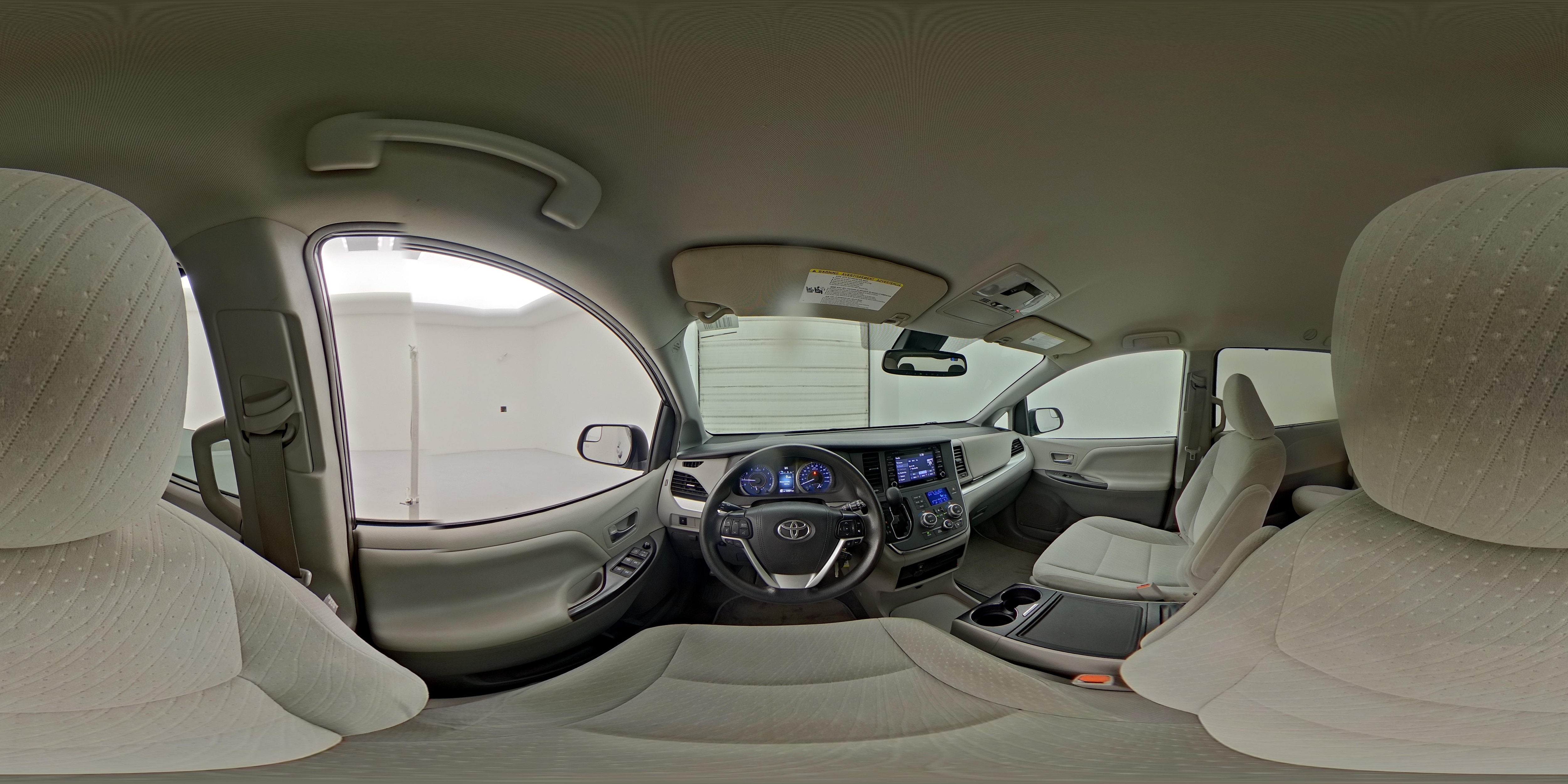 2018 Toyota Sienna LE - Photo 28