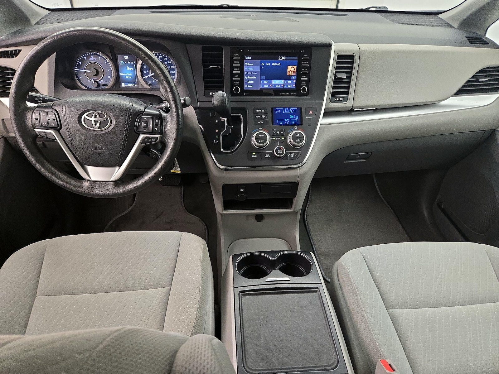 2018 Toyota Sienna LE - Photo 10