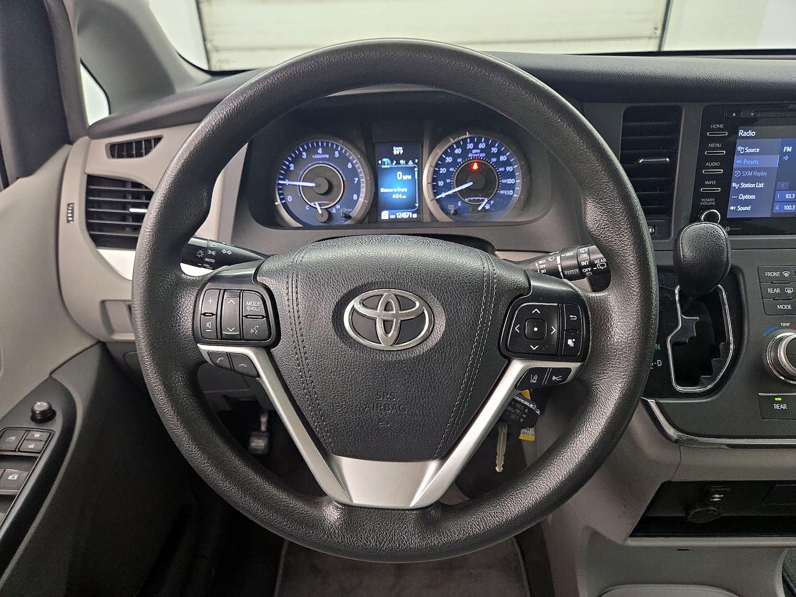 2018 Toyota Sienna LE - Photo 11