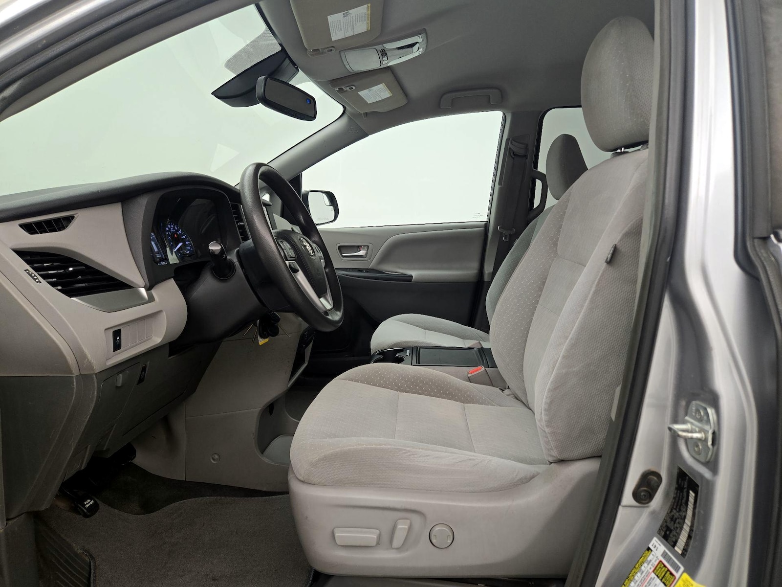 2018 Toyota Sienna LE - Photo 12