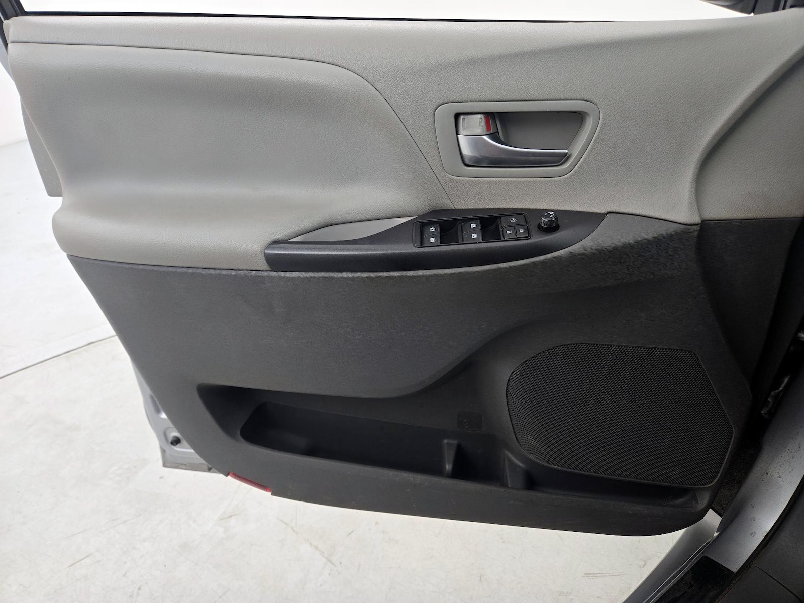2018 Toyota Sienna LE - Photo 13