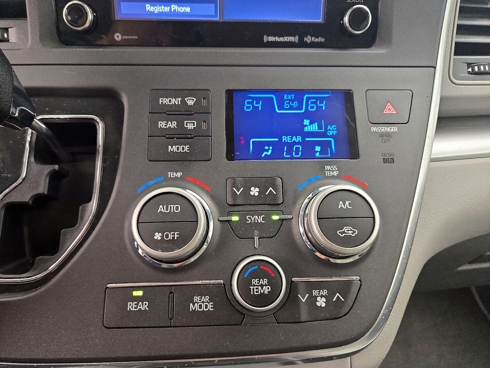 2018 Toyota Sienna LE - Photo 17