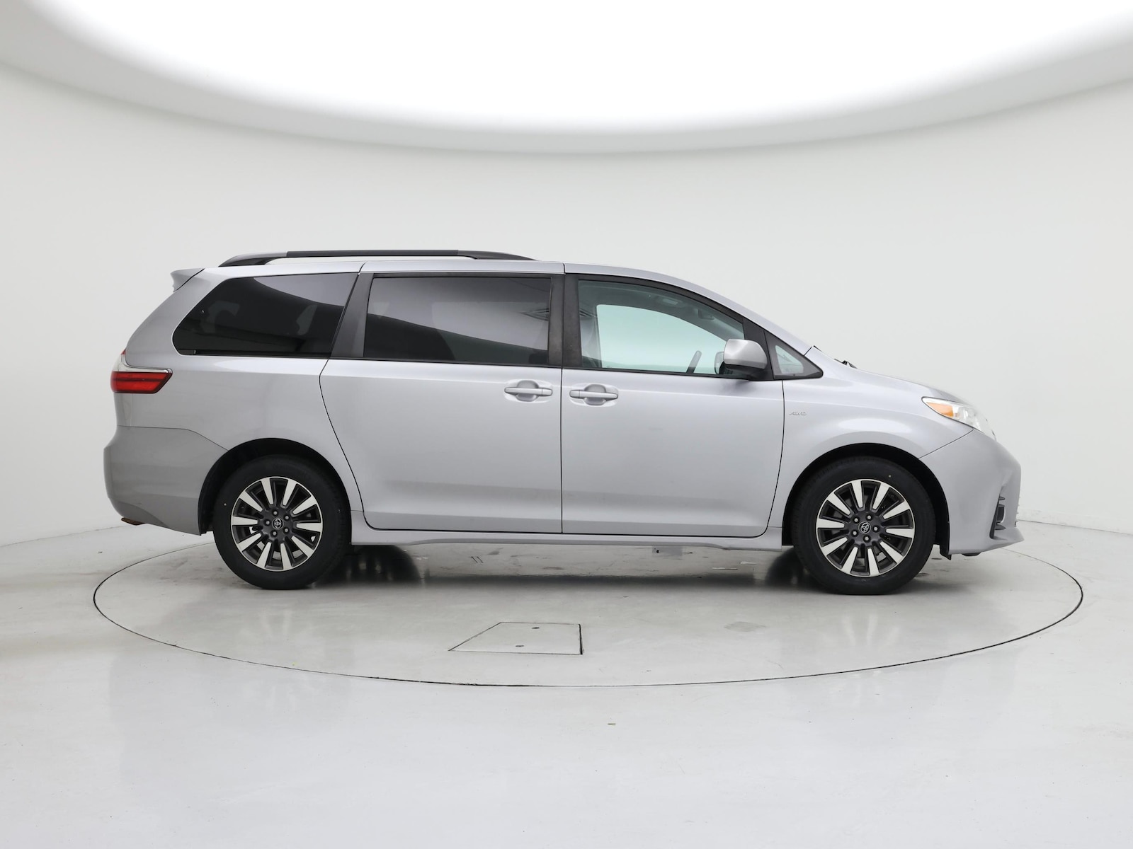 2018 Toyota Sienna LE - Photo 8