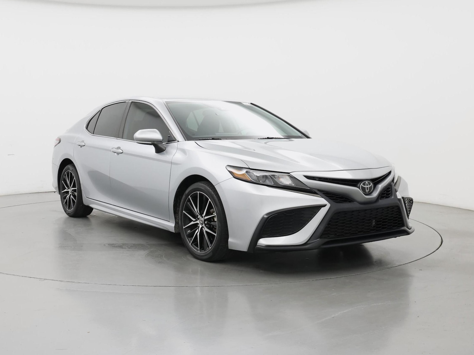 2023 Toyota Camry SE - Photo 2