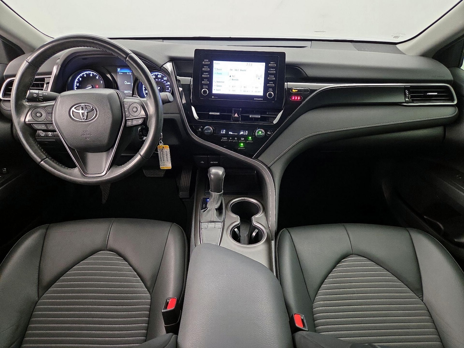 2023 Toyota Camry SE - Photo 10