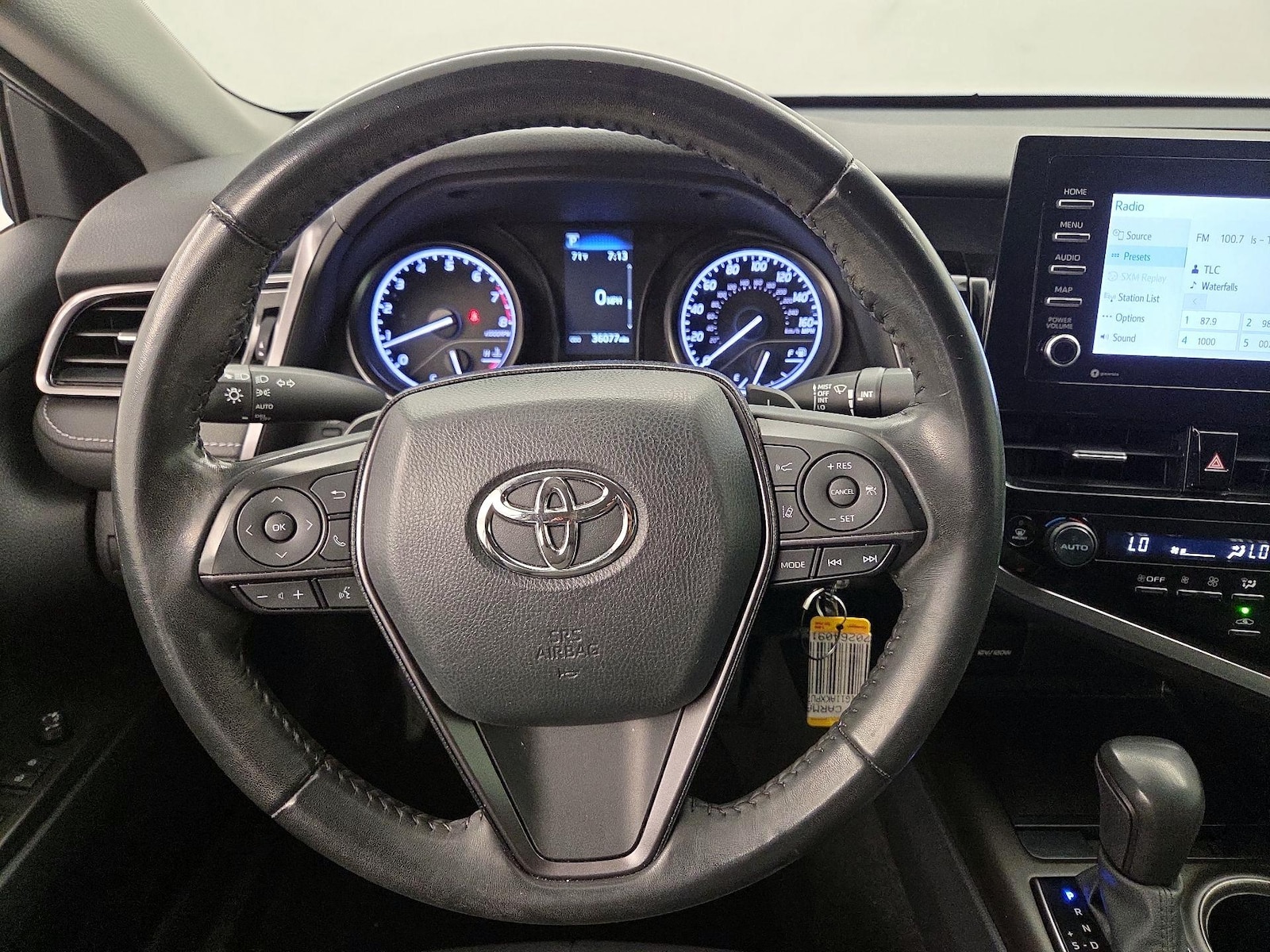2023 Toyota Camry SE - Photo 11