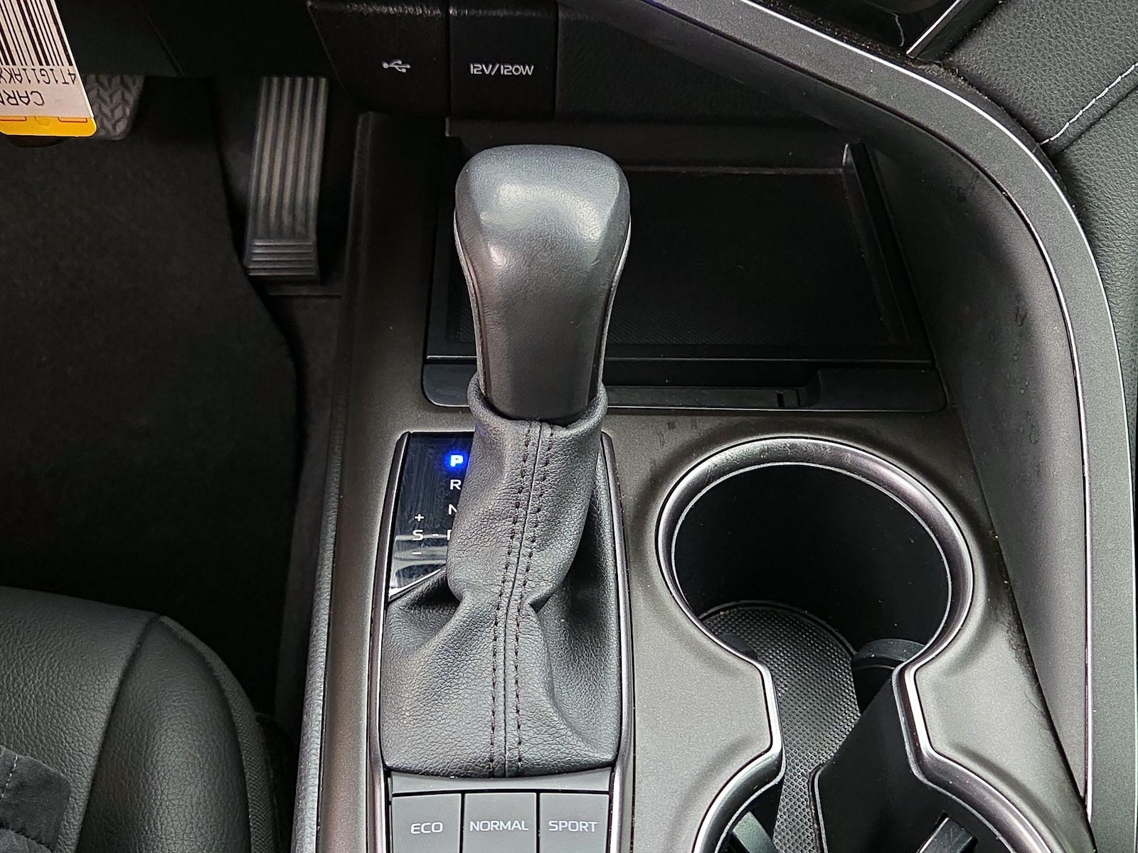2023 Toyota Camry SE - Photo 18