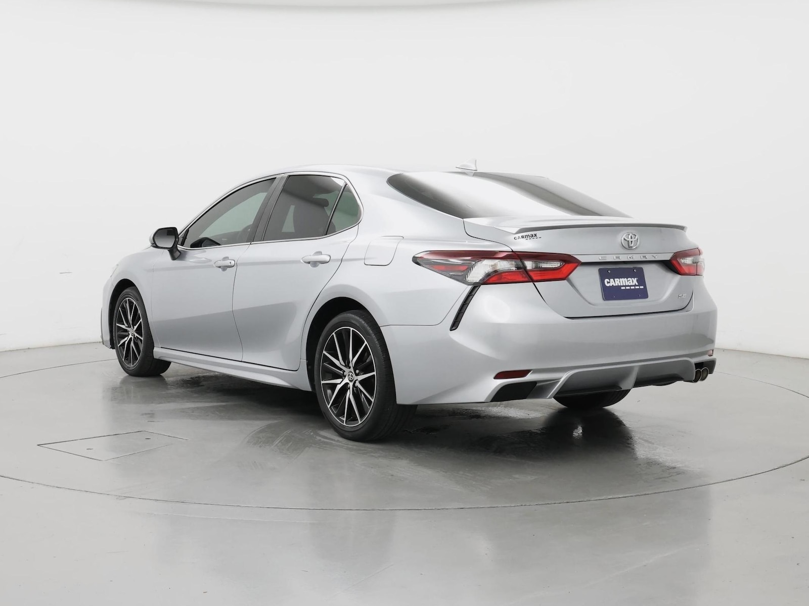 2023 Toyota Camry SE - Photo 3