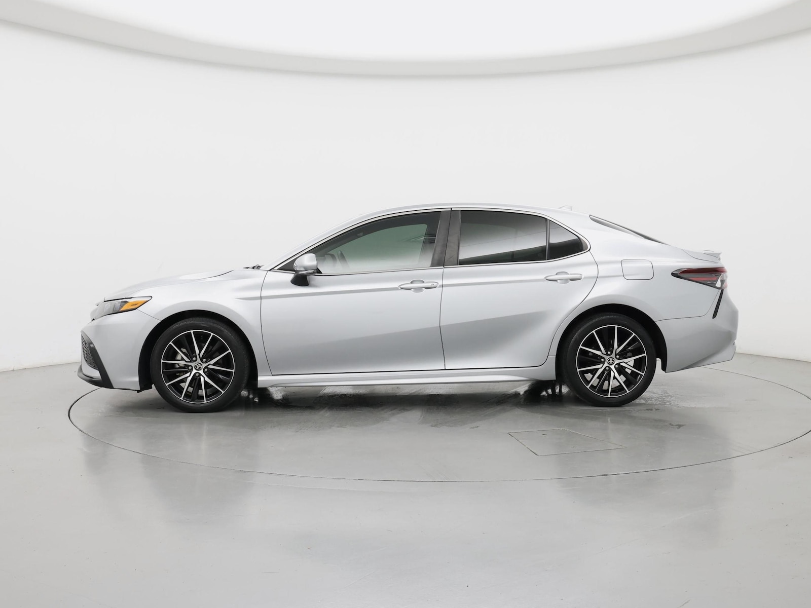 2023 Toyota Camry SE - Photo 4