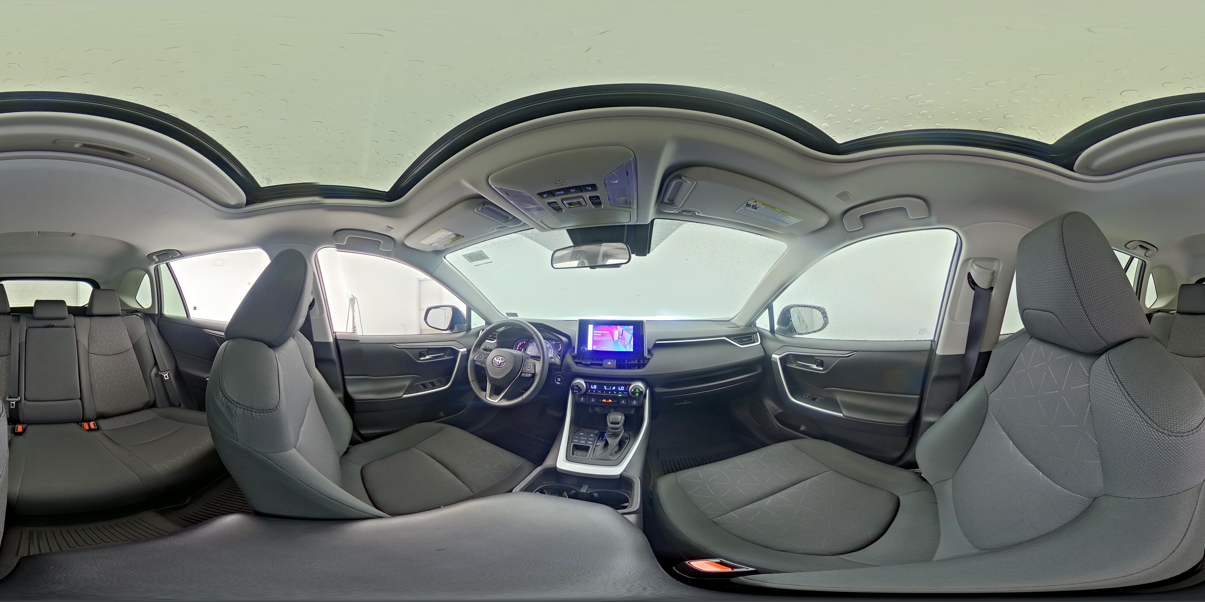 2024 Toyota RAV4 XLE - Photo 25