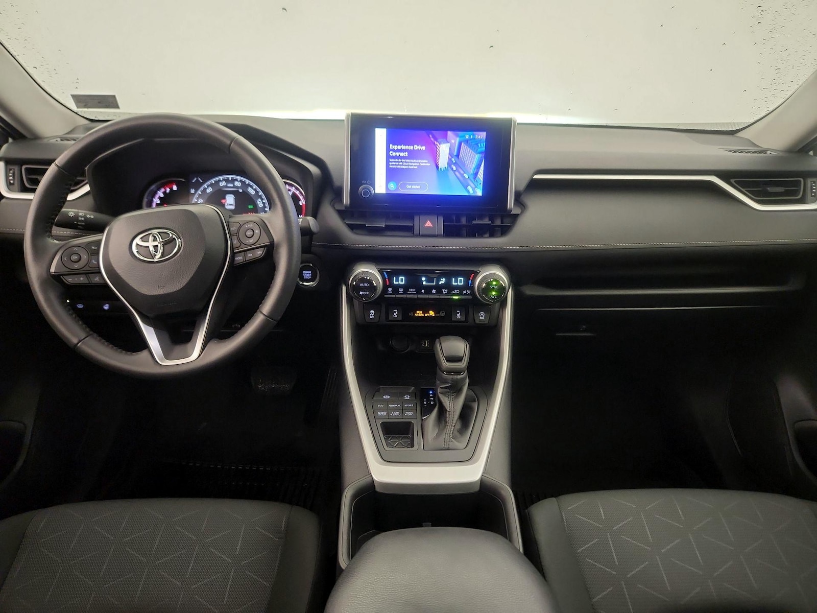 2024 Toyota RAV4 XLE - Photo 10