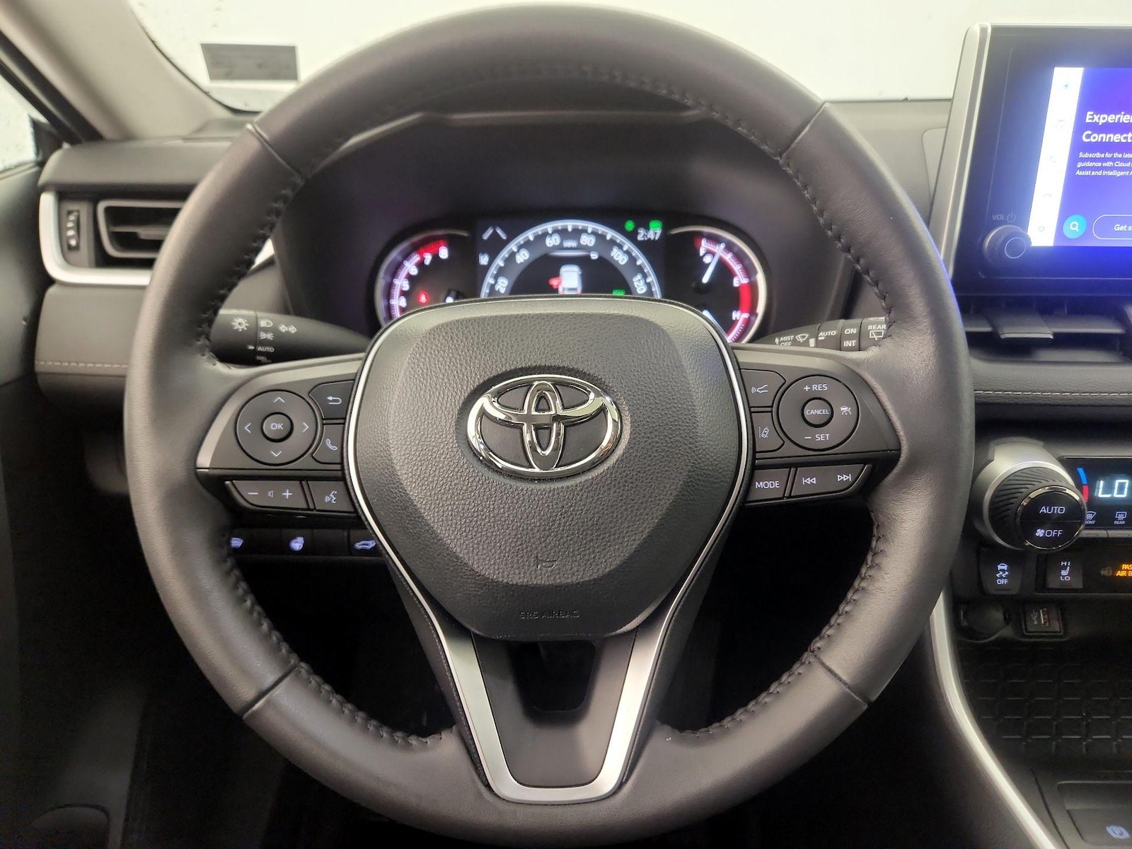 2024 Toyota RAV4 XLE - Photo 11