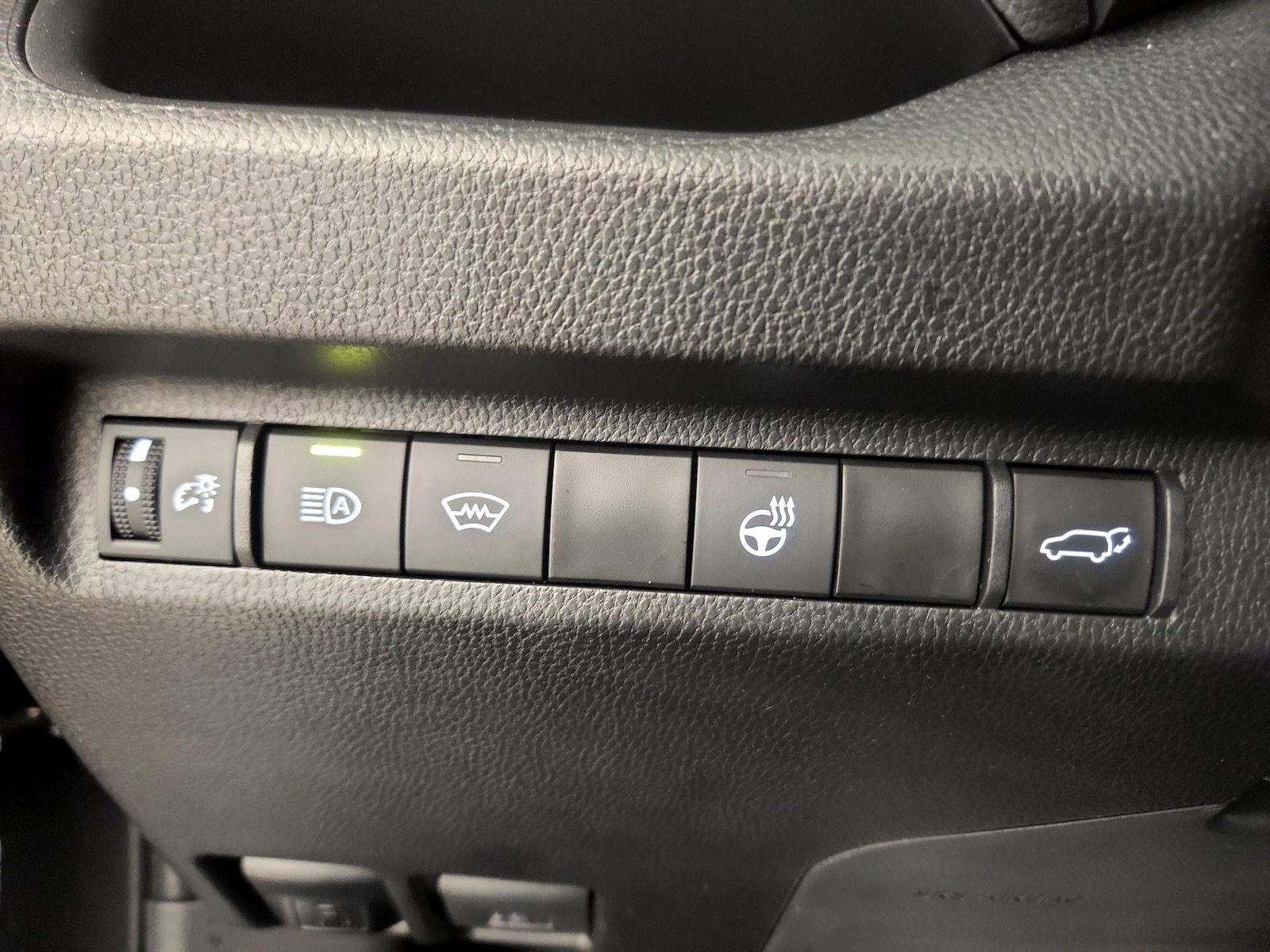 2024 Toyota RAV4 XLE - Photo 14