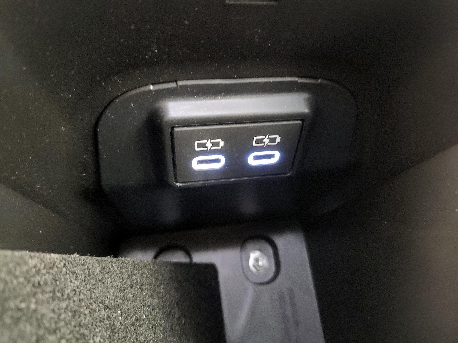 2024 Toyota RAV4 XLE - Photo 19