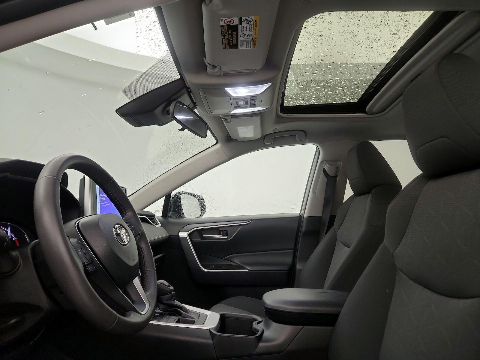 2024 Toyota RAV4 XLE - Photo 20