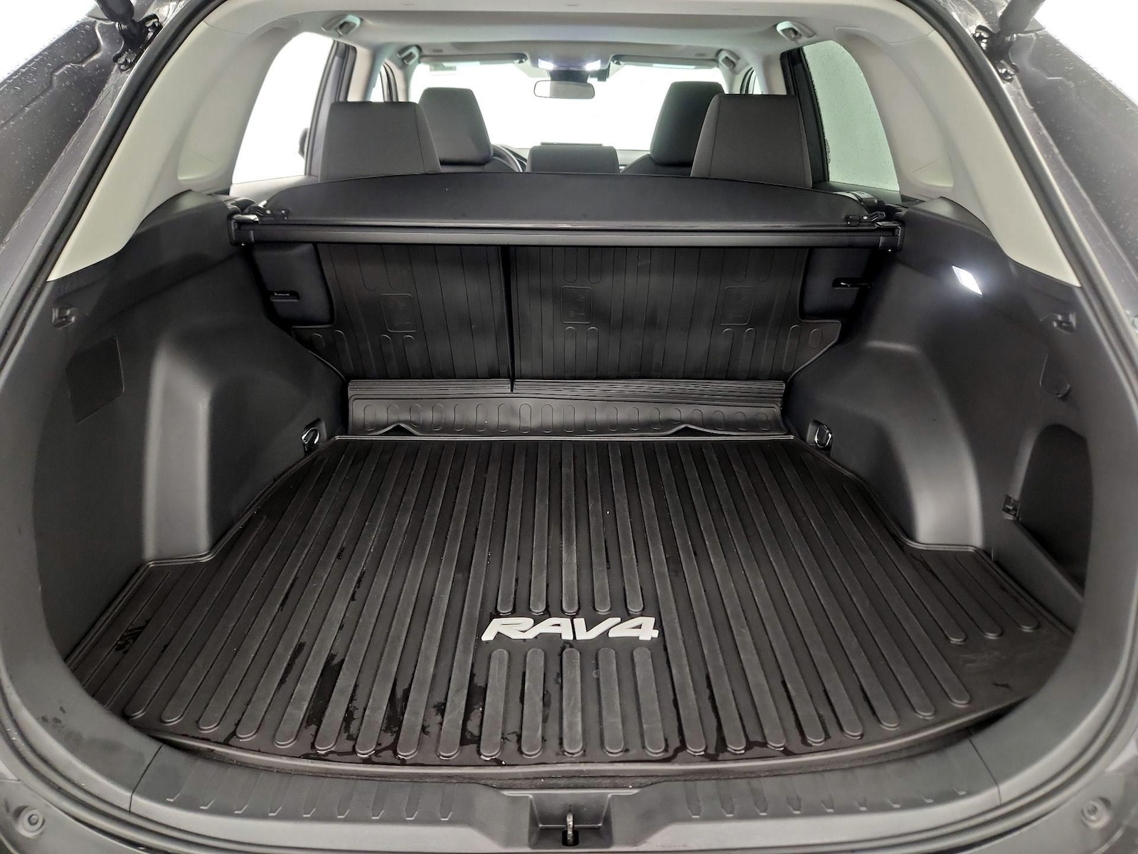 2024 Toyota RAV4 XLE - Photo 22