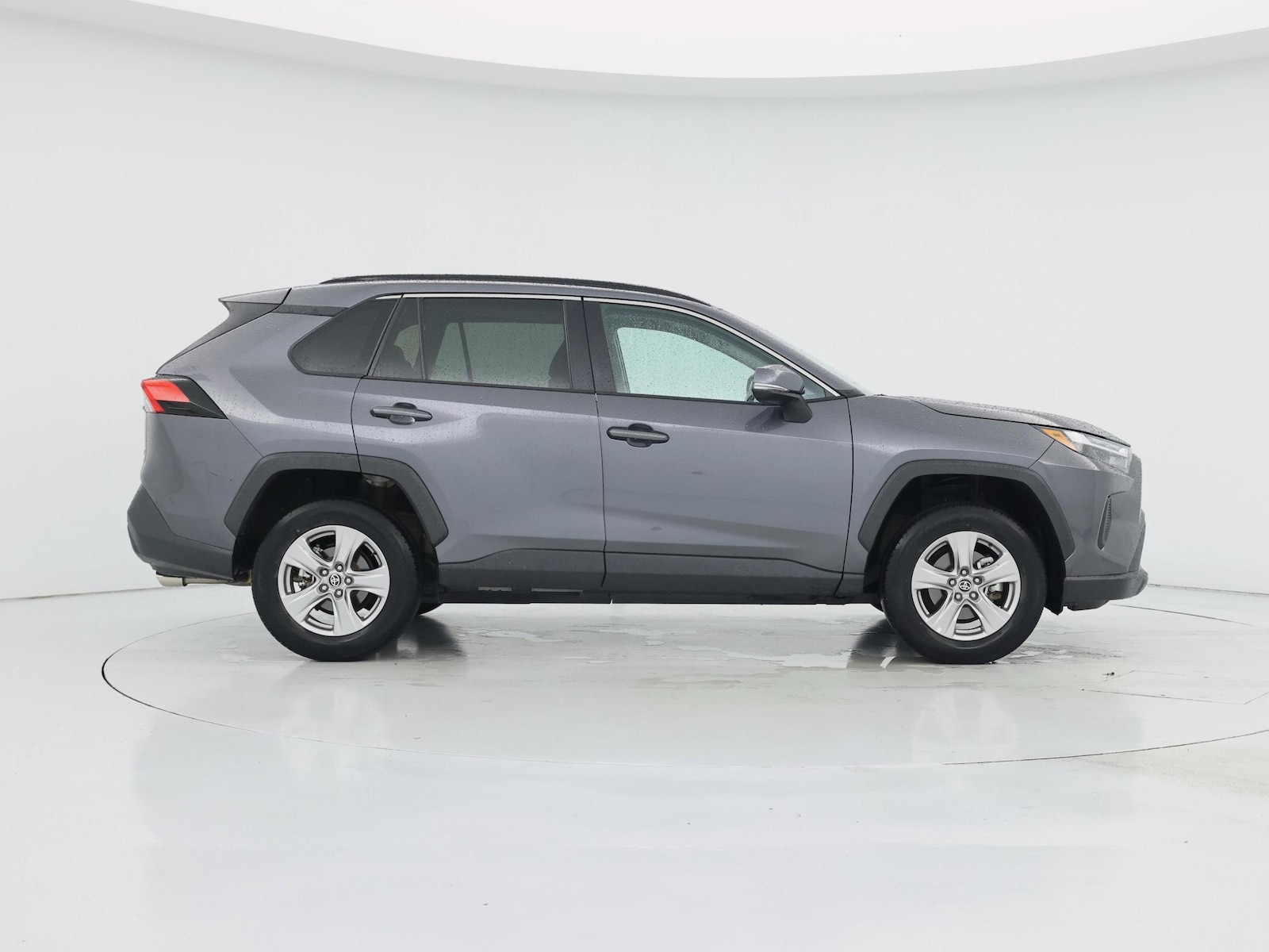 2024 Toyota RAV4 XLE - Photo 8