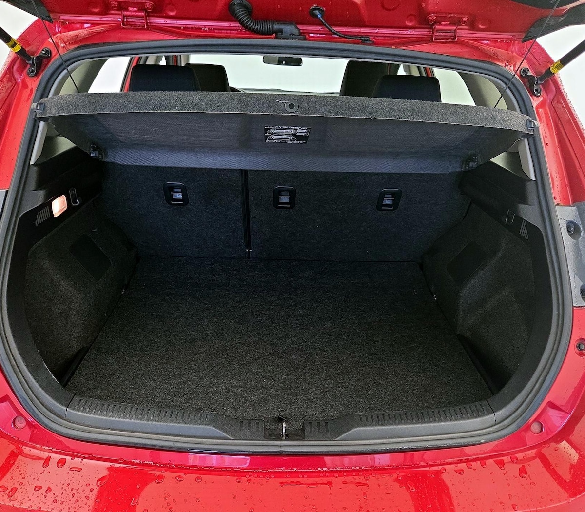 Trunk/Cargo (Seats Up)