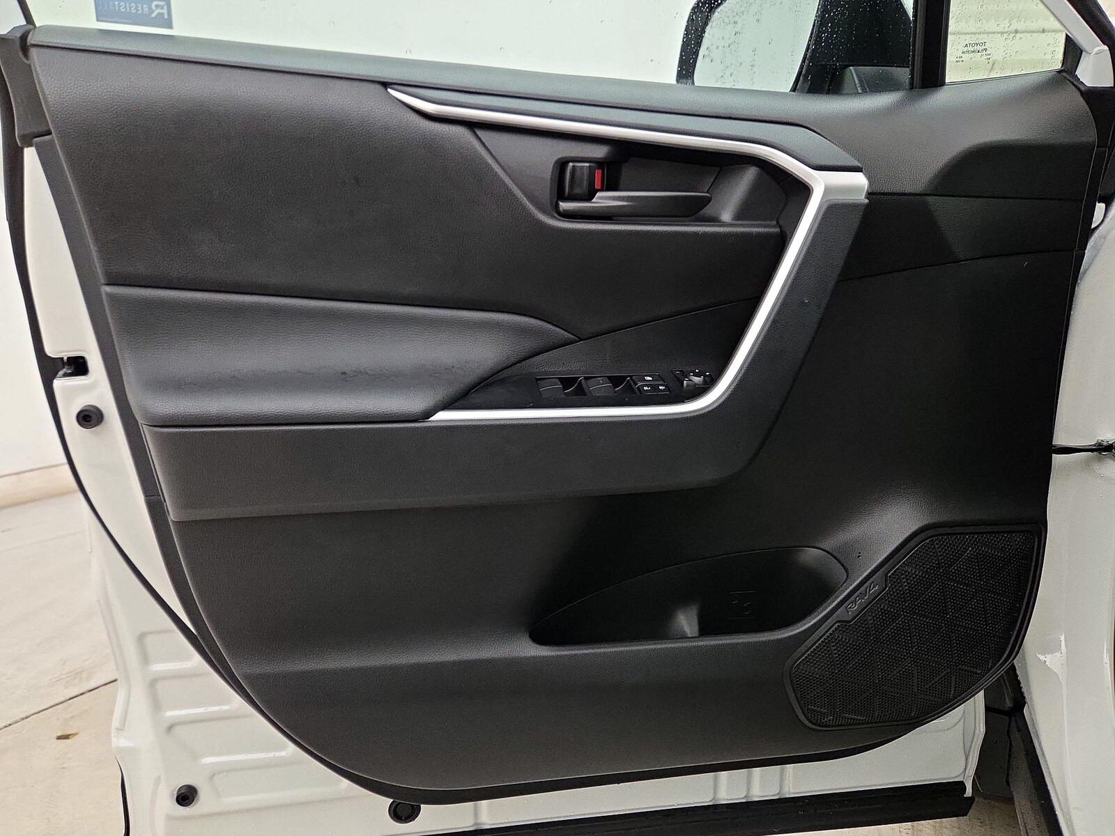 2025 Toyota RAV4 LE - Photo 13