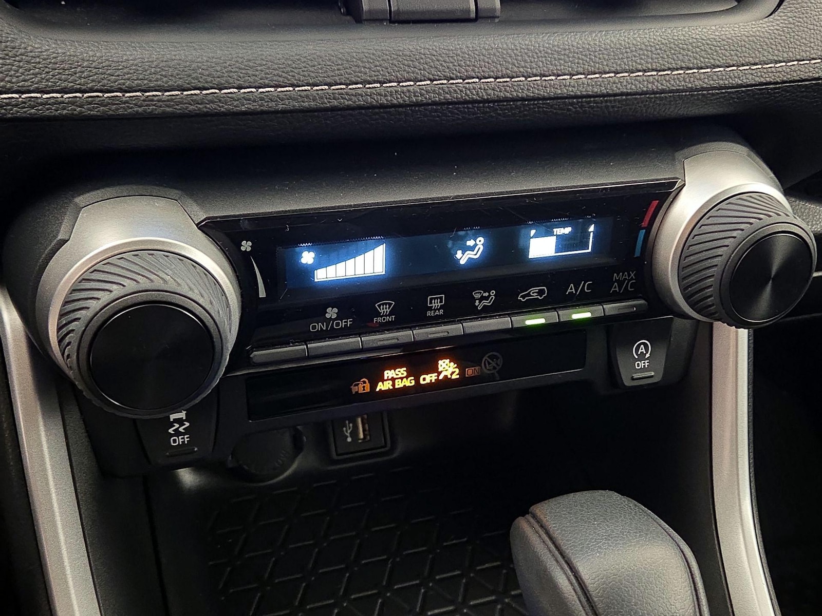 2025 Toyota RAV4 LE - Photo 17