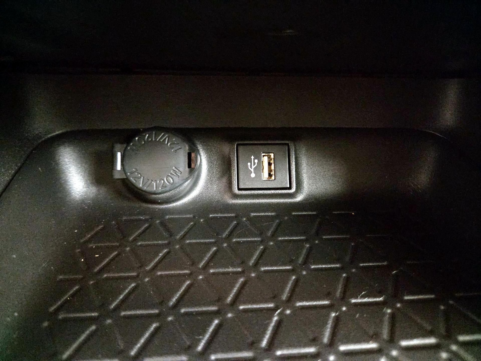 2025 Toyota RAV4 LE - Photo 19