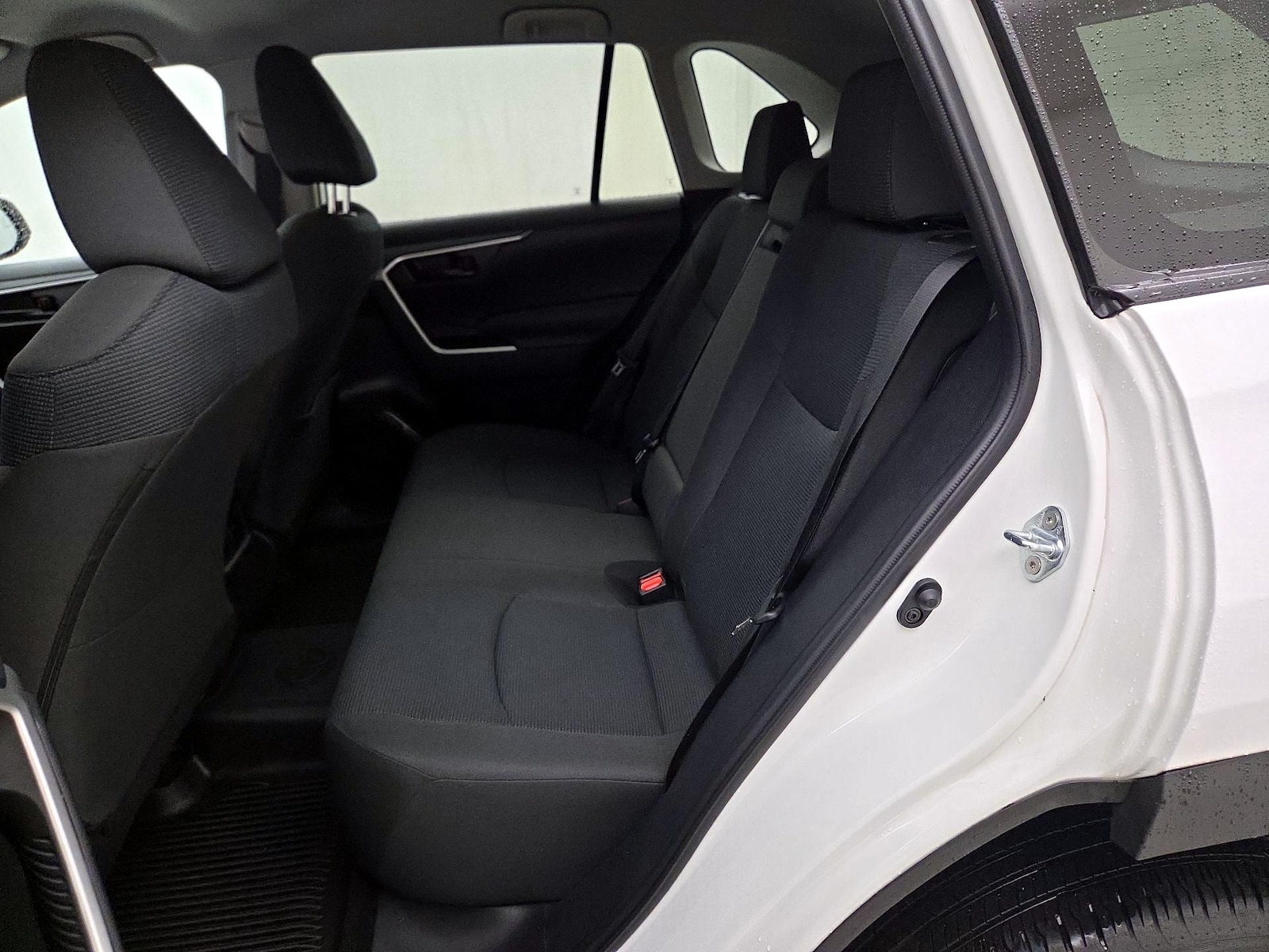 2025 Toyota RAV4 LE - Photo 20