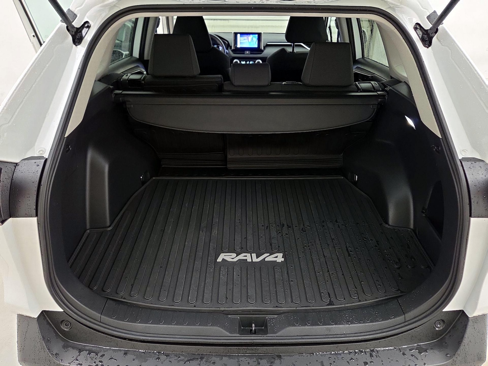 2025 Toyota RAV4 LE - Photo 21