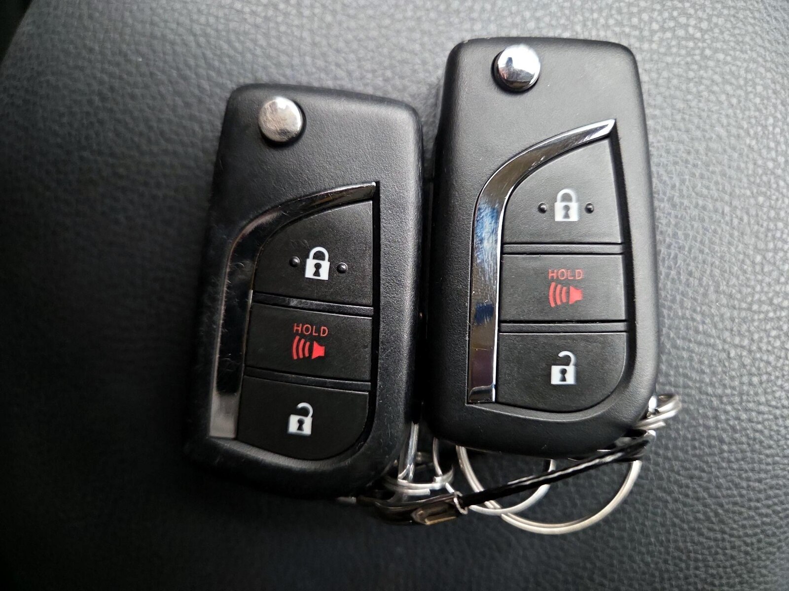 2025 Toyota RAV4 LE - Photo 23