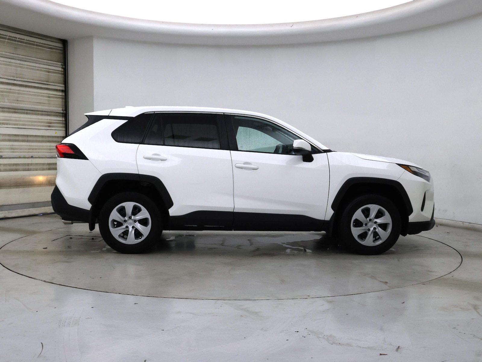2025 Toyota RAV4 LE - Photo 8