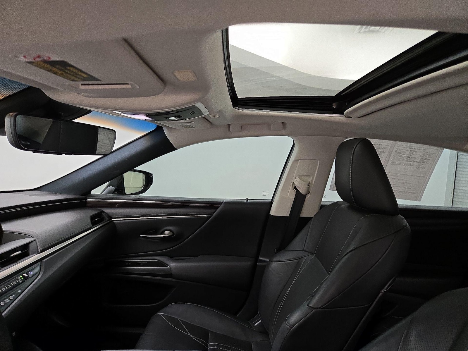 Sunroof(s) & Overhead Airbags
