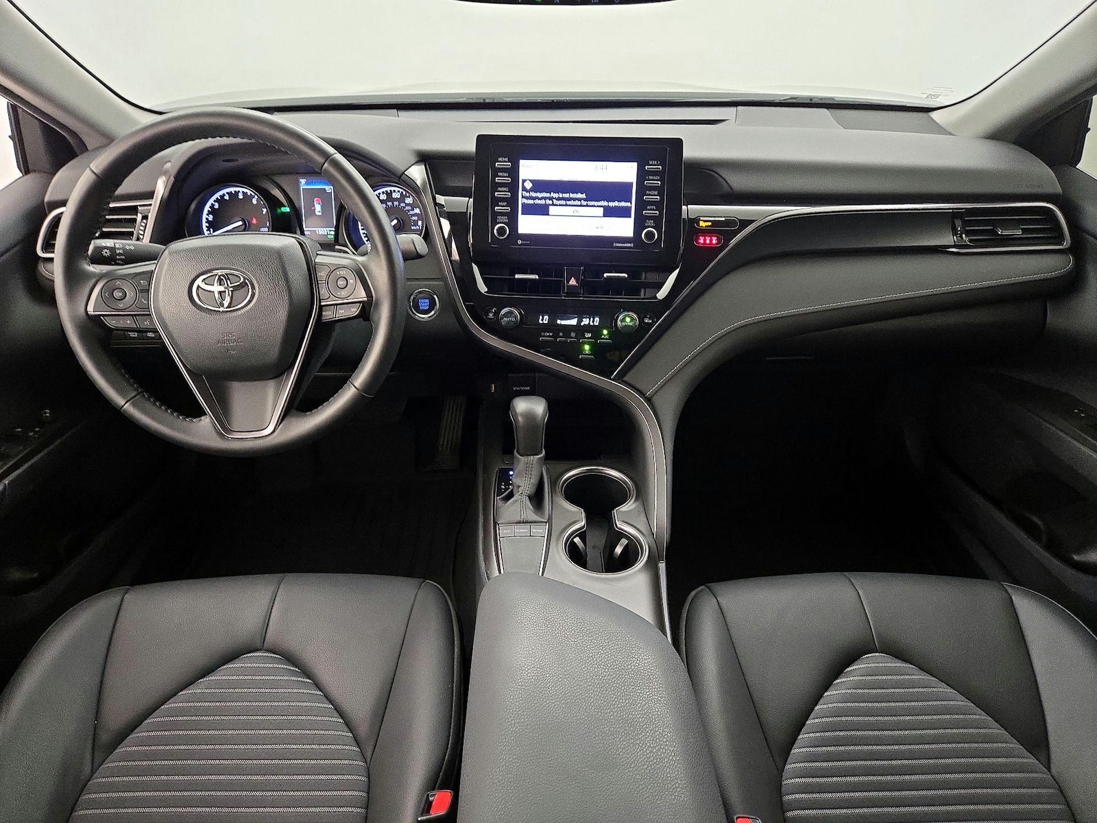 2024 Toyota Camry SE - Photo 10