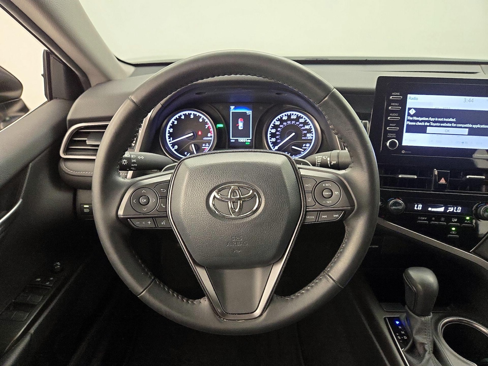 2024 Toyota Camry SE - Photo 11