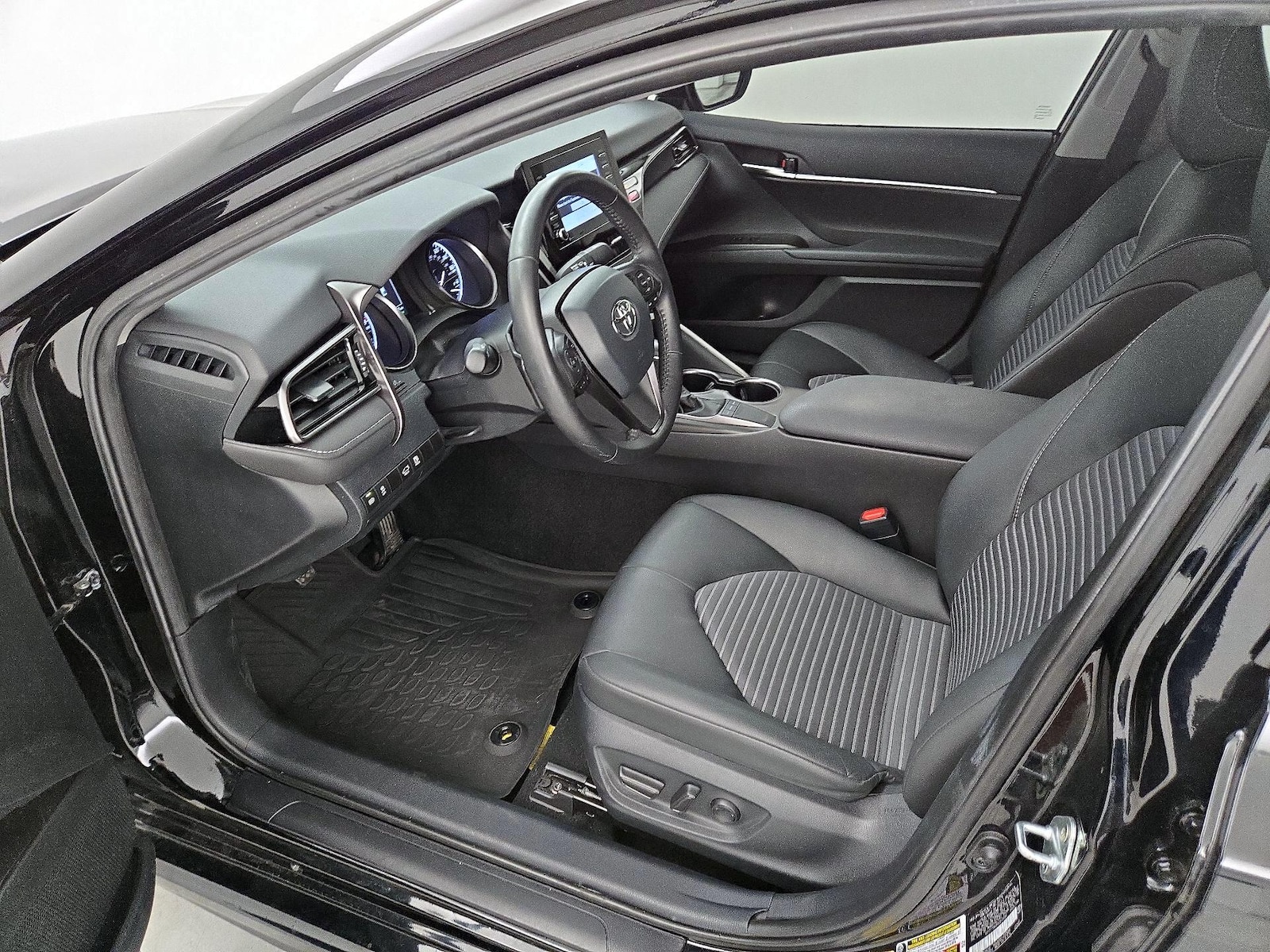 2024 Toyota Camry SE - Photo 12