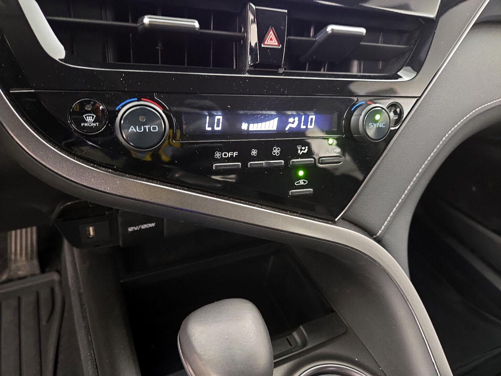 2024 Toyota Camry SE - Photo 17
