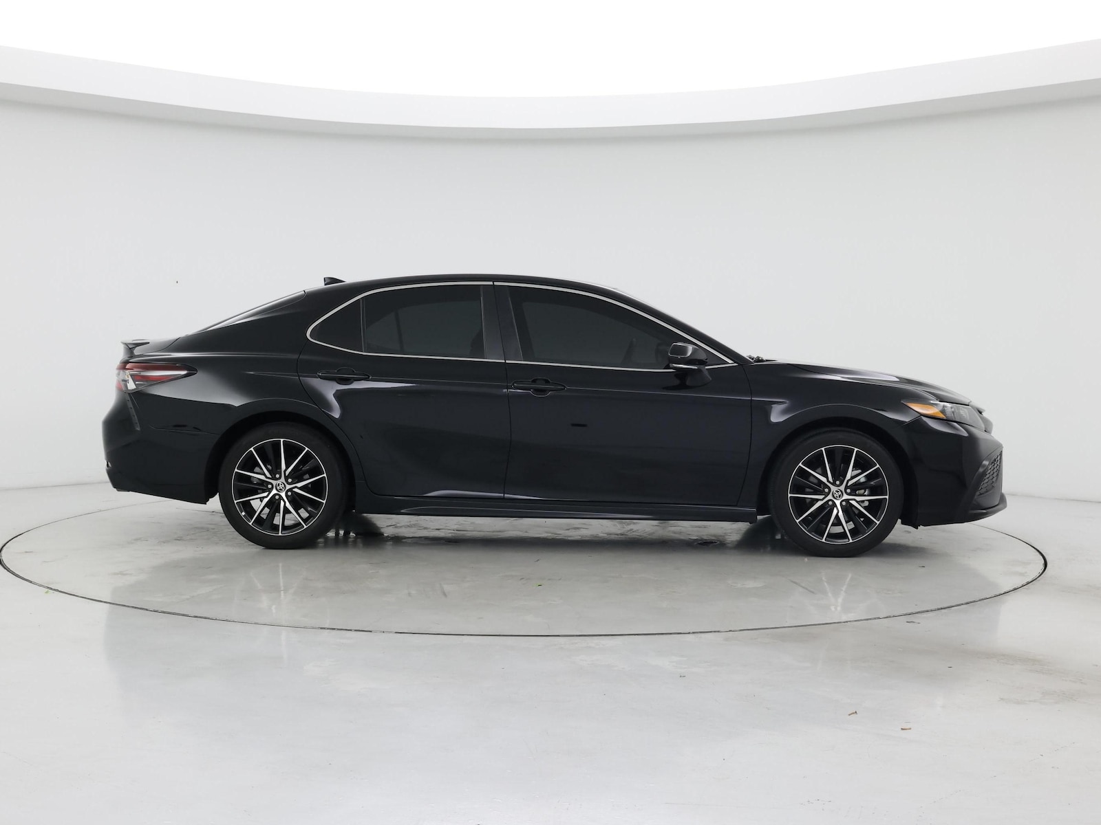 2024 Toyota Camry SE - Photo 8