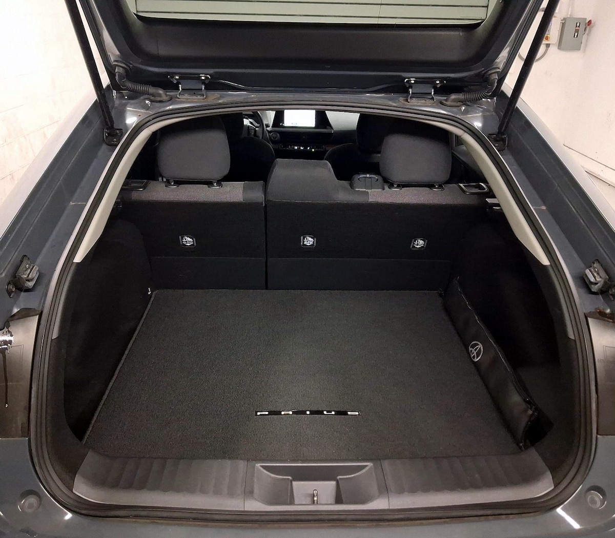 Trunk/Cargo (Seats Up)